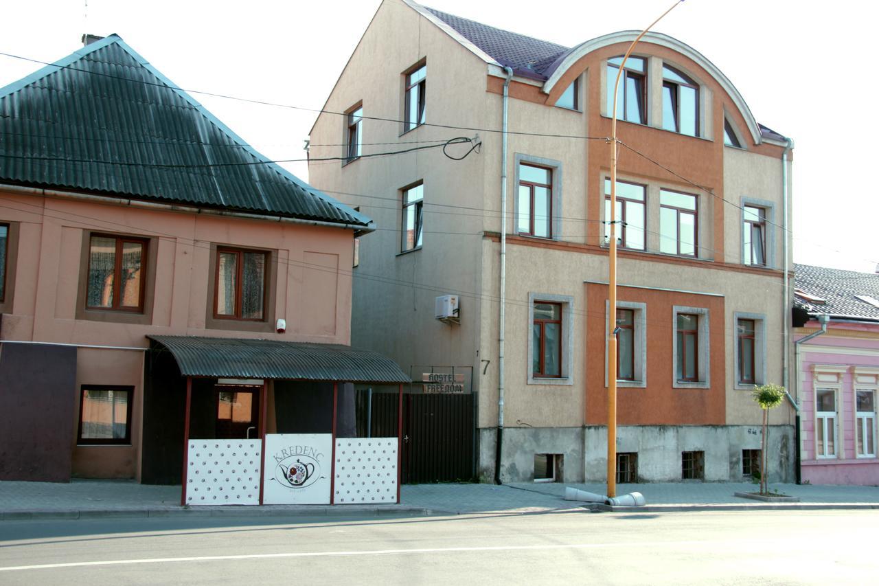 Freedom Hostel Uzhhorod Bagian luar foto